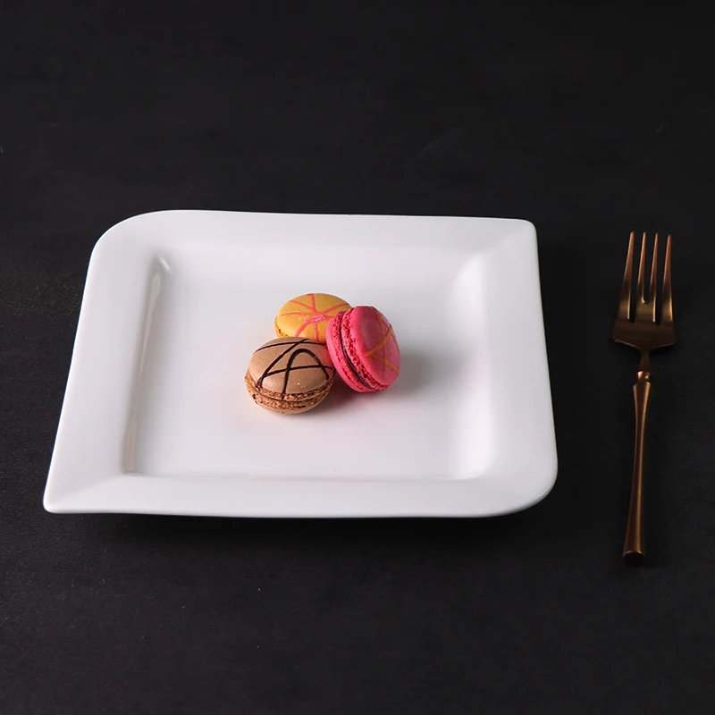 Керамические принадлежности Современные квадратные простые белые керамические тарелки для общественного питания для ресторана Современный дизайн Ресторанные тарелки