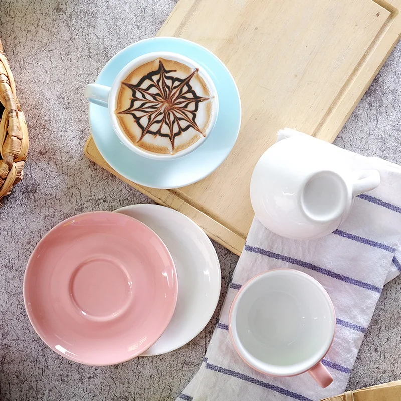 Новое поступление, высококачественная керамическая кофейная чашка и блюдце на 150 мл, набор из фарфора с дизайнерским логотипом для гостевой комнаты, небольшого размера