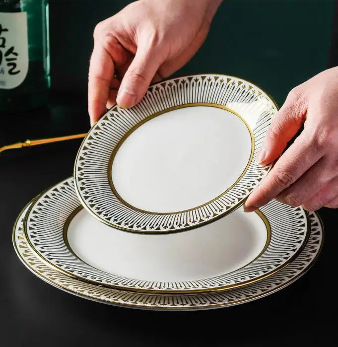 China Warehouse White Round Shape Flat Gold Rimmed Nordic Porcelain Plate