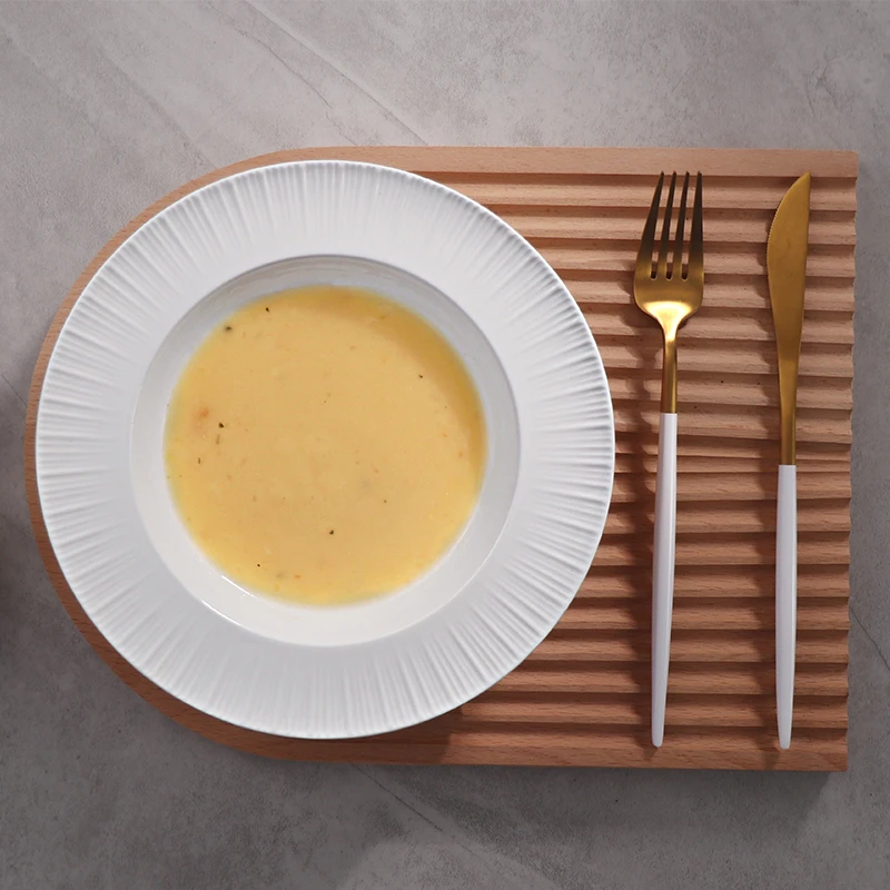 Легкий роскошный современный гостиничный набор столовой посуды из костяного фарфора, белый набор фарфоровой посуды для авиакомпаний, индивидуальный новый обеденный набор из тонкого фарфора