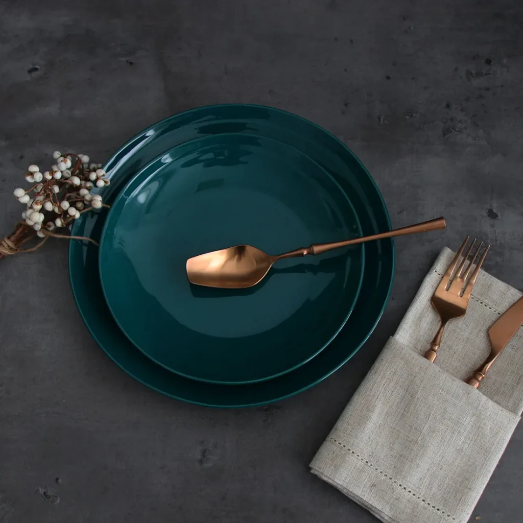 Прямая продажа с фабрики, зеленое блюдо для отеля, керамический набор обеденных тарелок, изысканные фарфоровые тарелки для ресторана