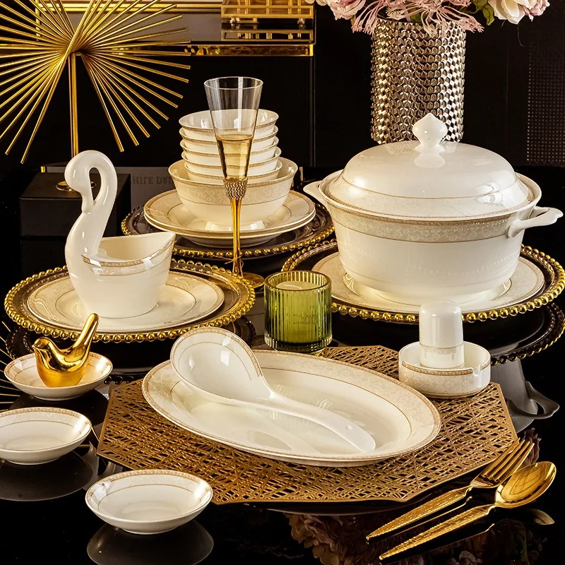 Luxury Gold Rim Tableware Set Premium Bone China Dinnerware Customized Round Ceramic Plate Glaze White Stoneware for Home Use