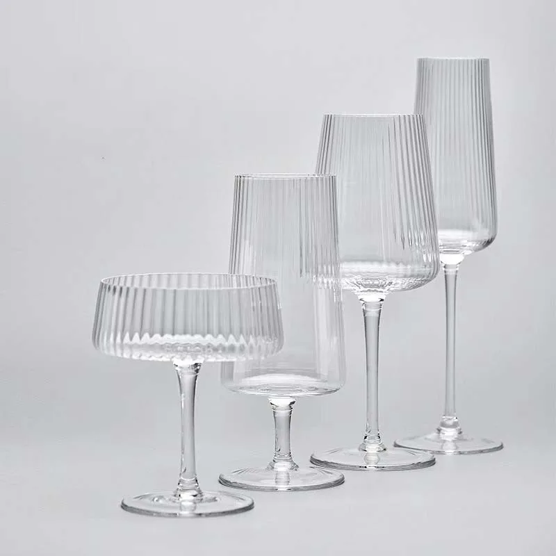 Бессвинцовая классическая ребристая стеклянная посуда для коктейлей Мартини Уникальные бокалы для вечеринок с вином Настраиваемый логотип
