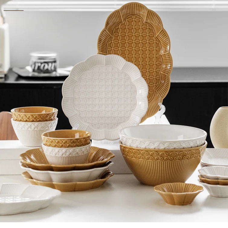 Фарфоровый набор посуды в форме цветка с тарелками и чашками с цветочным узором для свадебных заказов