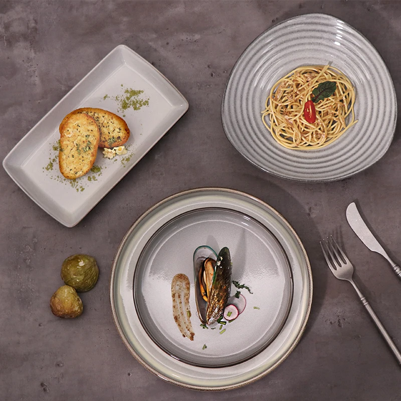 Высококачественная керамическая тарелка в скандинавском стиле, глазурованная глянцевая треугольная серая посуда, деревенская ресторанная посуда, сервировочные тарелки