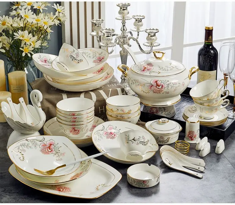 High-End Gold Applique Ceramic Dinnerware Sets Exquisite Bone China Porcelain Tableware for Parties Sustainable High Quality