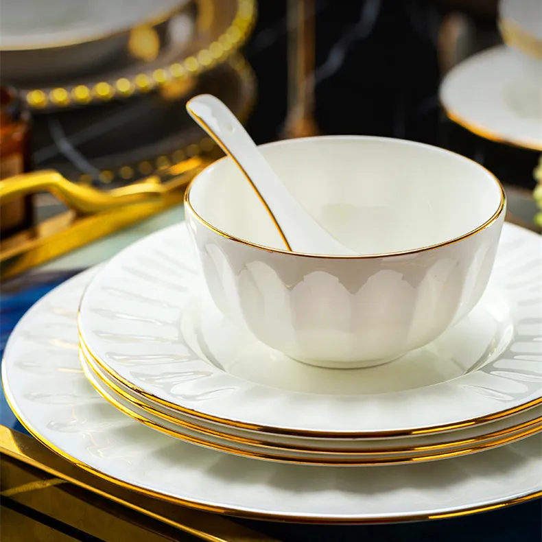 Luxury Nordic Fine Bone China 72pcs White Porcelain Tableware Sustainable Dinnerware Sets Gold Europe Rim Elegant Dinner Dishes