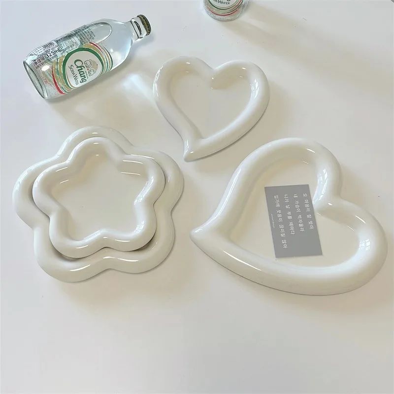 Creative Ceramic Love Plate Wind-inspired White Design High-Value Disposable Breakfast Cake Jewelry Plate for Household Use