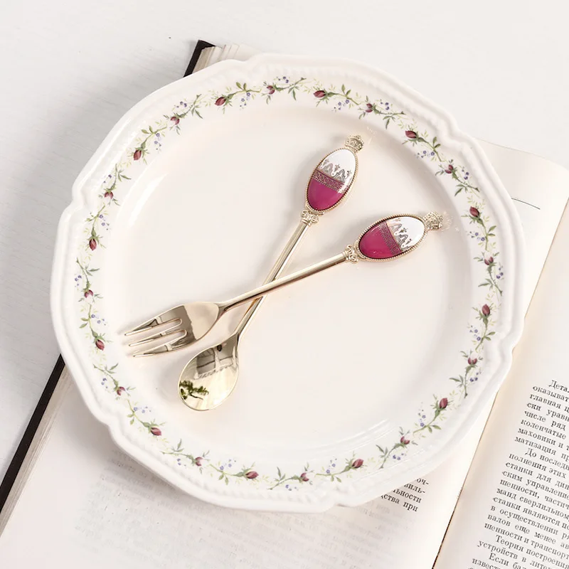 Vintage French Rose Edge Ceramic Dishes Plates Suitable for Wedding Party and Restaurant Parties and Dessert Decorations