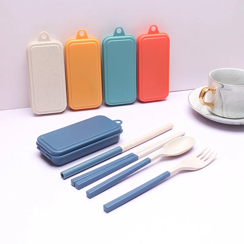 Набор одноразовых ложек из пшеничной соломы для пикника. Нетоксично и безопасно для использования на открытом воздухе. Не содержит пластика.