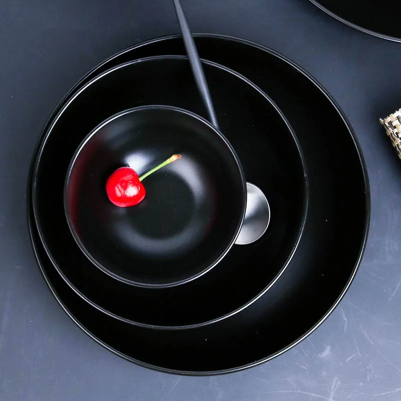 Керамические наборы столовой посуды Матовые черные наборы столовых фарфора с золотой оправой японского стиля