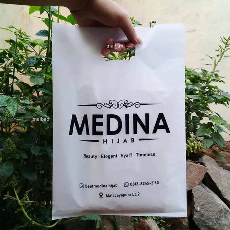 Изготовленные на заказ белые пластиковые сумки с ручками Прочная пластиковая сумка для переноски для бутиков Черные розничные покупки Пластиковые подарочные пакеты с благодарностью