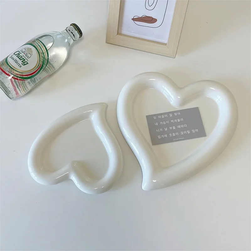 Creative Ceramic Love Plate Wind-inspired White Design High-Value Disposable Breakfast Cake Jewelry Plate for Household Use