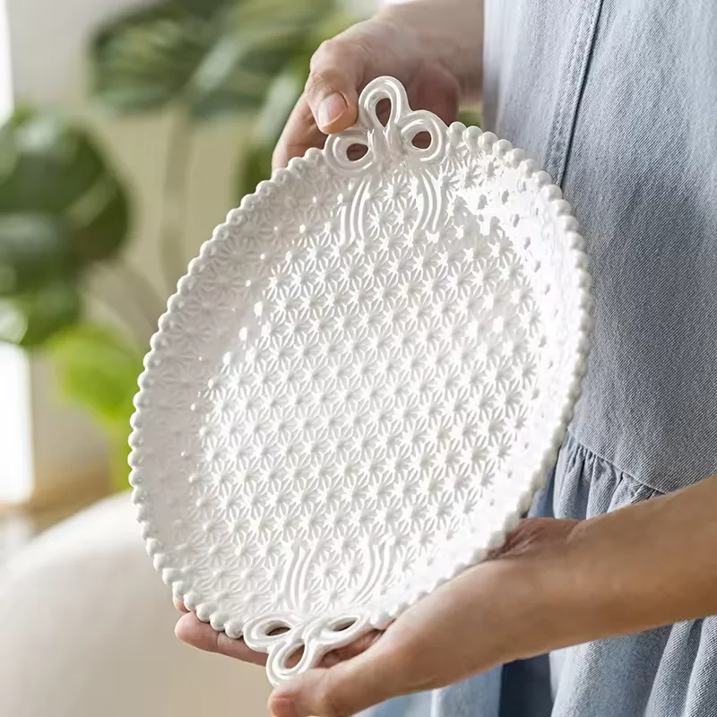 Vintage Bowknot Pearl Relief Lines Ceramic Dishes Plates Suitable for Wedding Party and Restaurant and Dessert Decorations