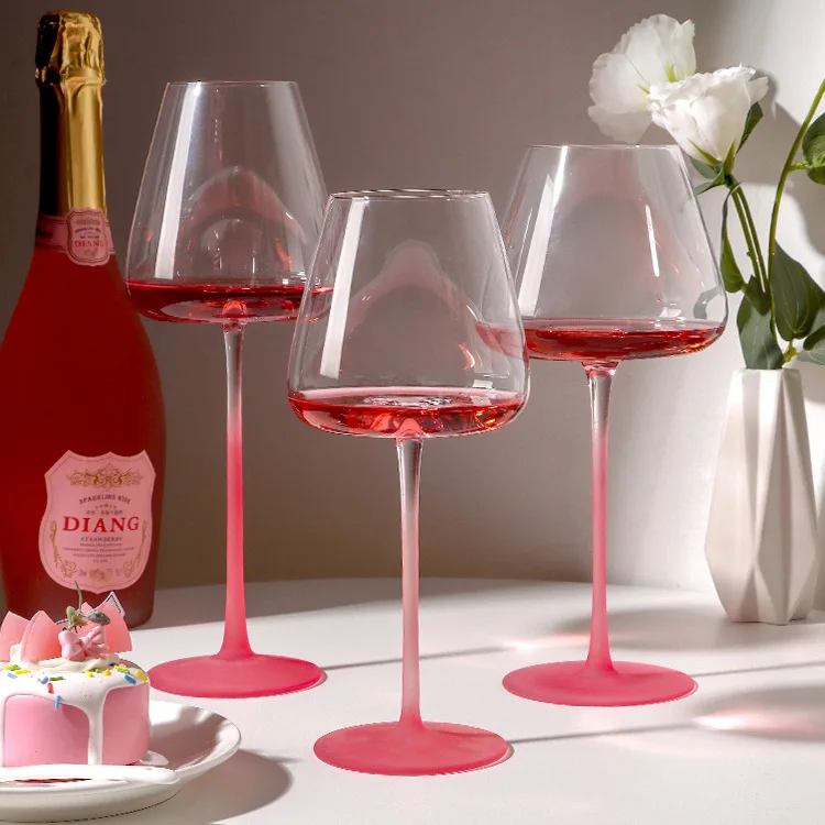 Пользовательские розовые бокалы для вина на ножке, розовый прозрачный хрустальный бокал ручной работы, бокал для красного вина