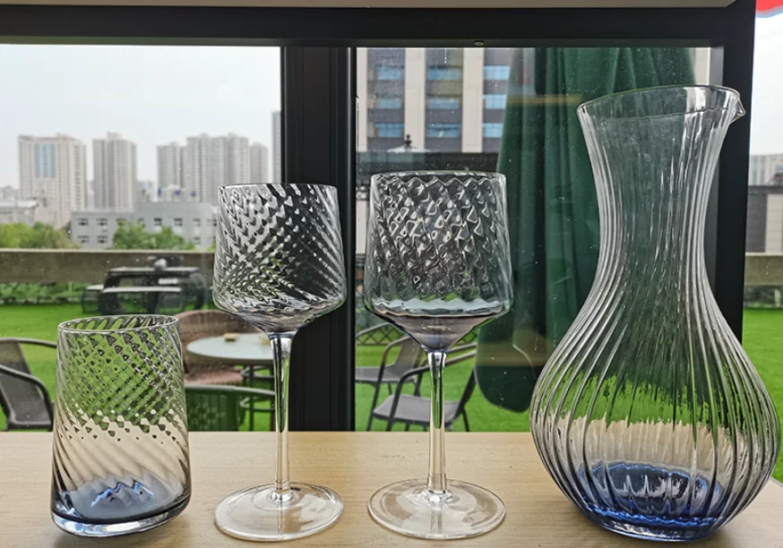 Пользовательский логотип, прозрачные полосатые игристые флейты ручной работы, роскошные барные кухонные бокалы для вина с хрустальным дизайном без ножки