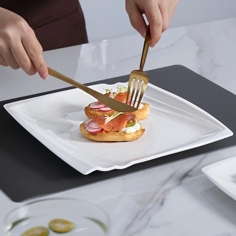 Керамическая посуда для отелей. Квадратные фарфоровые тарелки. Посуда для ресторанов. Сервировочные тарелки. Другие принадлежности для отелей и ресторанов.