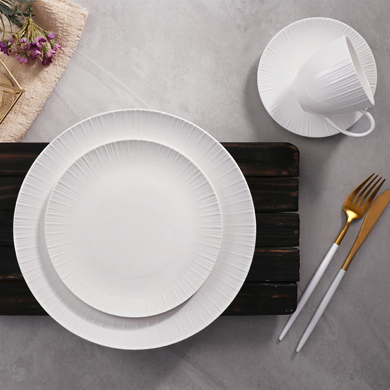 Поставщик ресторанов и отелей Оптовая продажа кофейных чашек с логотипом Набор New Bone China Чайная чашка белого цвета с блюдцем Посуда для кафе