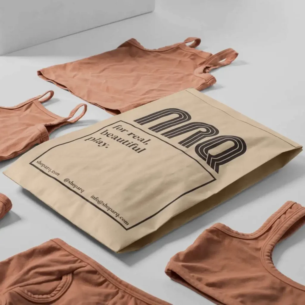 Черный маленький плоский расширяемый жесткий картон для курьерской рассылки по индивидуальному заказу, полиэтиленовый почтовый конверт, биоразлагаемый конверт из крафт-бумаги