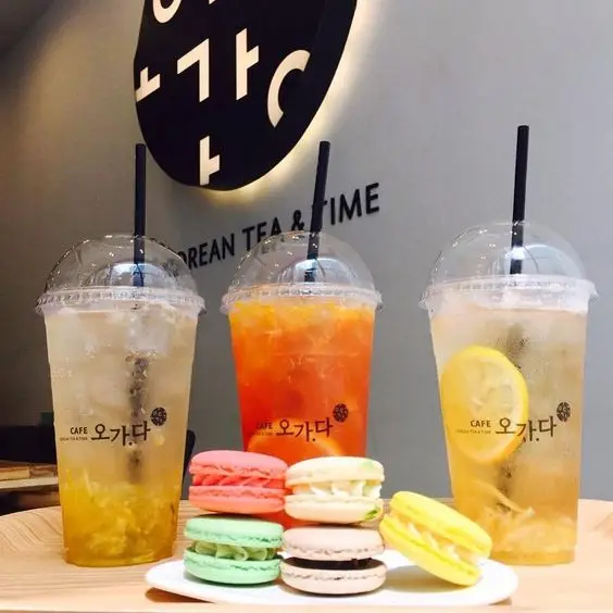 Изготовленные на заказ 8 16 унций 24 32 унции 400 мл пластиковые стаканчики с логотипом оптом одноразовые пластиковые чашки для питья, сок, холодный кофе, пузырьковая чашка для чая