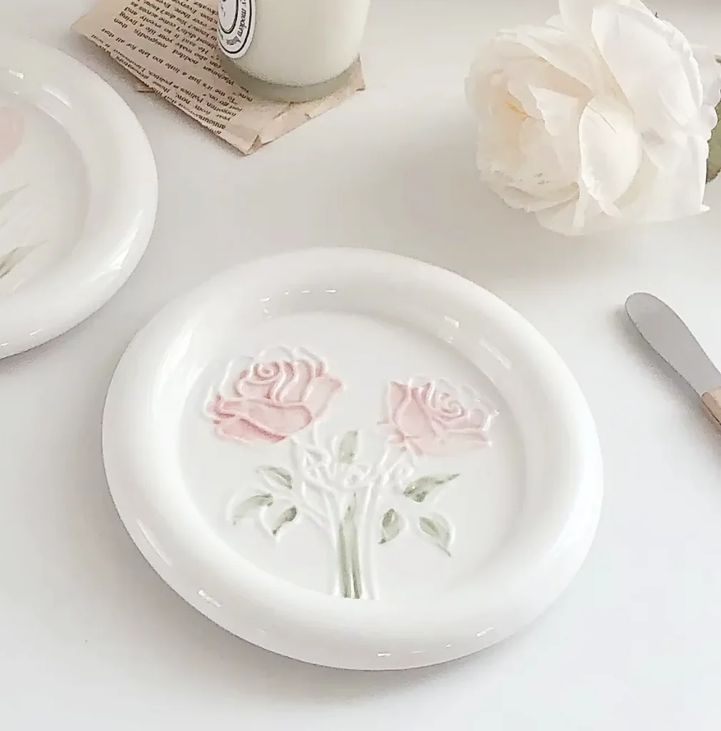 Hot Selling Cute  Rose Ceramic Dishes Plates Suitable for Wedding Party and Restaurant Parties and Dessert Decorations