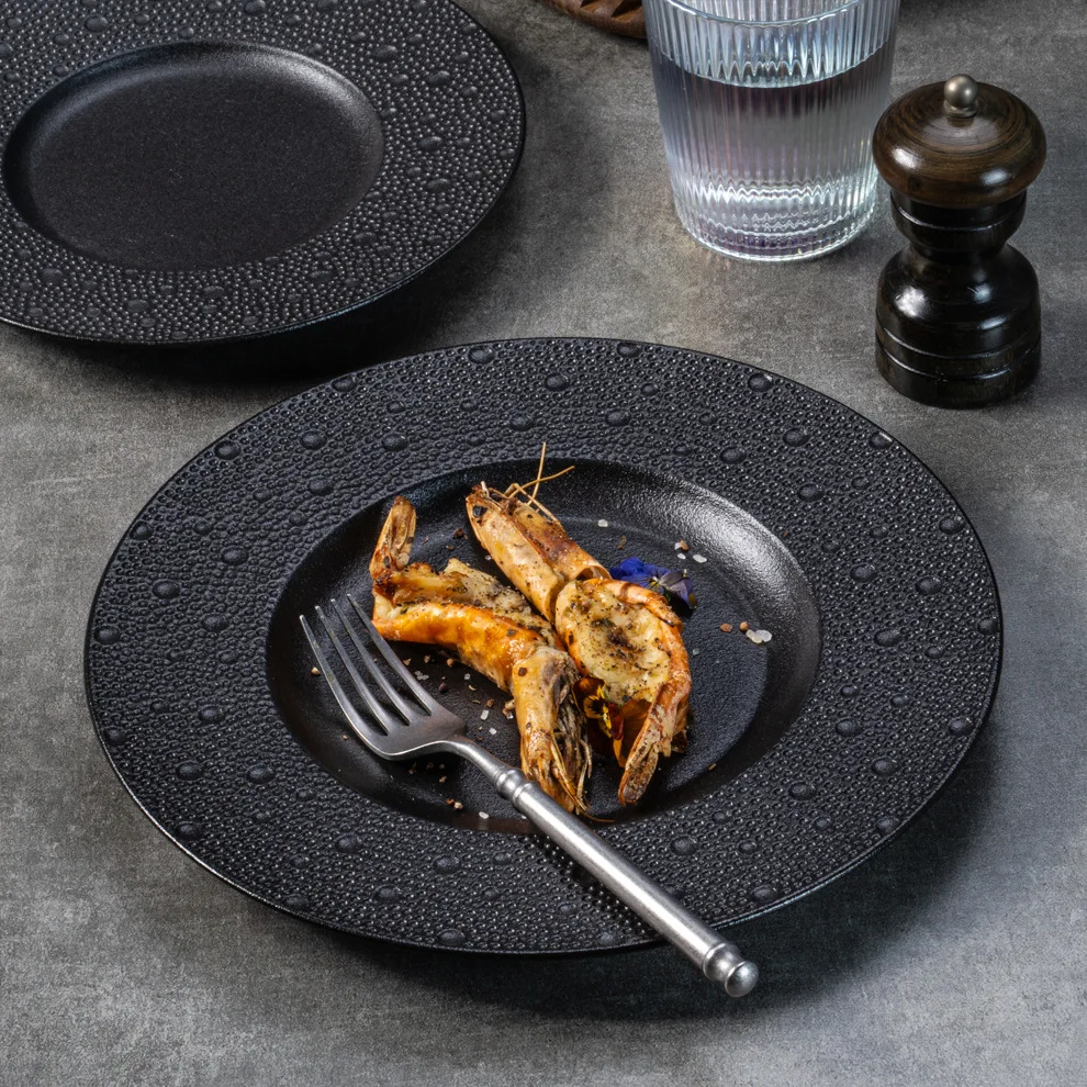 Посуда Блюда с черными тарелками Посуда с пунктирной текстурой Круглая керамическая тарелка, настраиваемая для свадебного банкета