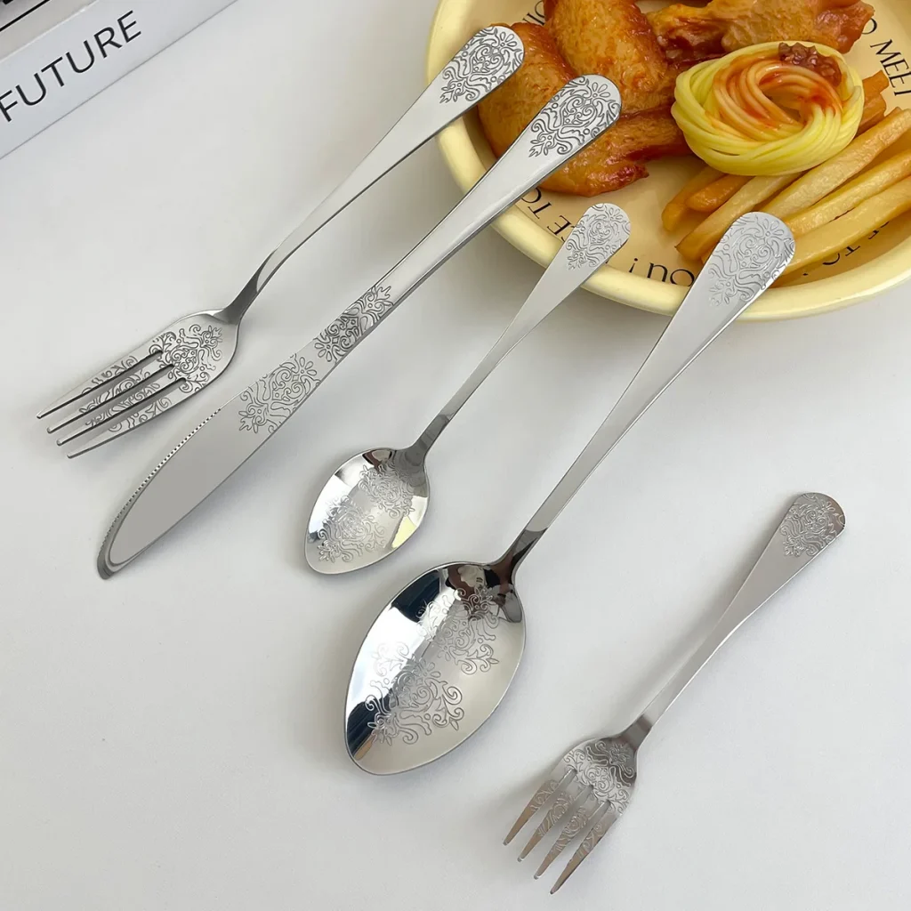 Набор ножей и вилок из серебра премиум-класса из нержавеющей стали 304. Элегантный дизайн для банкетных мероприятий.