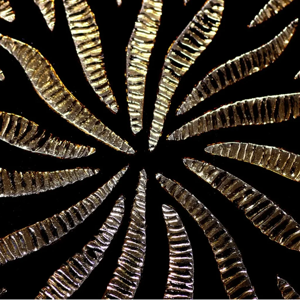 Изготовленные на заказ 12-дюймовые черные стеклянные зарядные пластины с роскошной посудой из сусального золота для свадеб