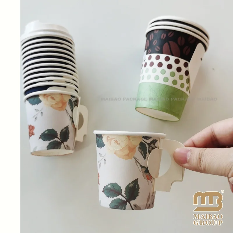 Одноразовый бумажный стаканчик с ручкой идеально подходит для горячих напитков, чая и кофе. Бумажные стаканчики с ручкой. Бумажные стаканчики с принтом.