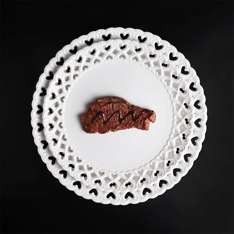 Настраиваемая на заводе белая керамическая посуда, полый кружевной диск, дизайн западной еды, свадебная тарелка, декоративный фруктовый торт