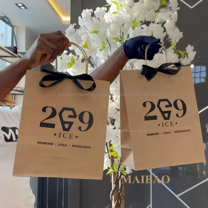 Бумажные пакеты большого размера с принтом на заказ с ручками, оптовая продажа, брендовая бумажная сумка из переработанной одежды, подарочная сумка для покупок из крафт-бумаги