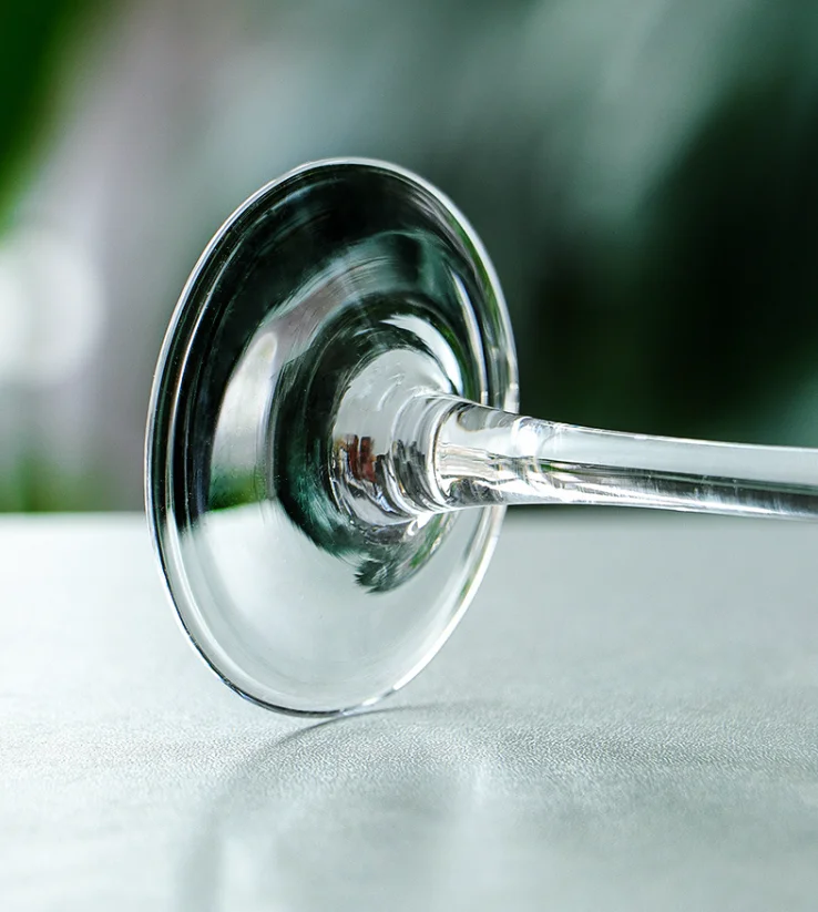 2024 Горячие оптовые дешевые ручные выдувные золотые края бокалы для вина длинного диаметра для свадеб