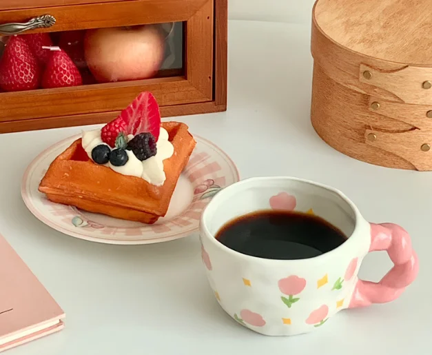 Оптовая продажа, объемные, уникальные, корейские, девчачьи, с цветочным рисунком, керамические кружки, милые вишневые кофейные чайные чашки, фарфоровый материал