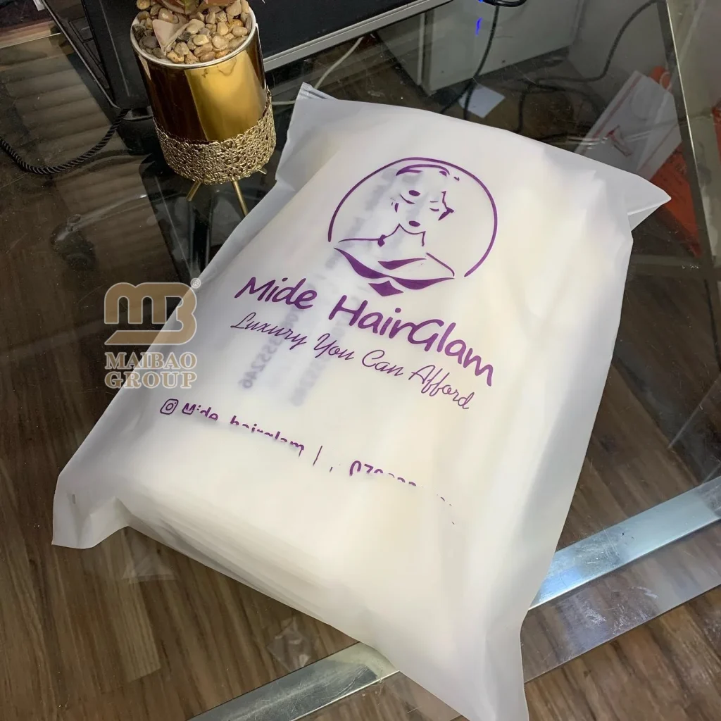 Изготовленная на заказ матовая матовая сумка на молнии, биоразлагаемый пластиковый пакет для упаковки одежды, футболка, купальники, одежда, сумка с замком на молнии с логотипом