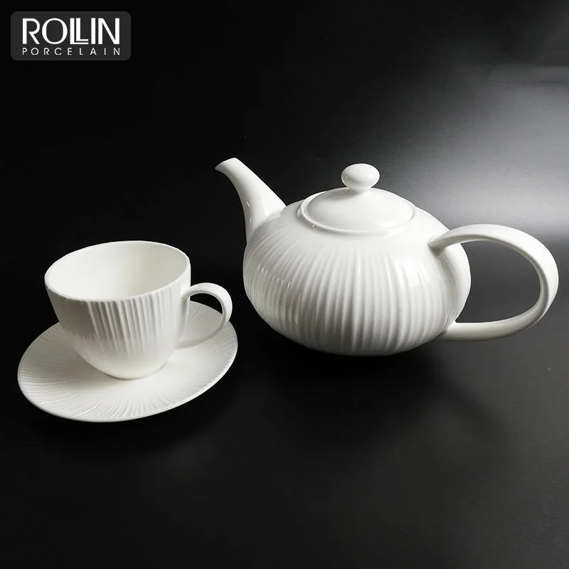 Поставщик ресторанов и отелей Оптовая продажа кофейных чашек с логотипом Набор New Bone China Чайная чашка белого цвета с блюдцем Посуда для кафе