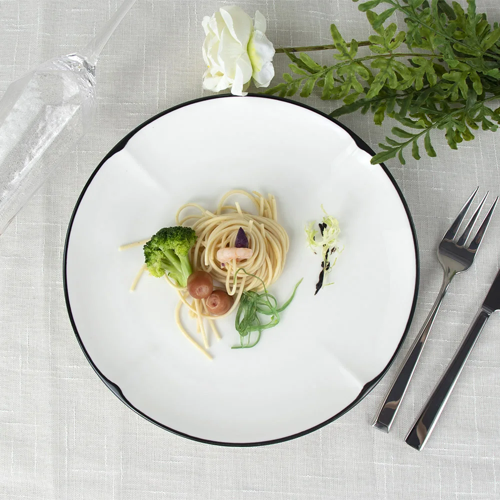 Керамическая посуда для ресторана, новый дизайн, тарелки для столовой посуды с черной оправой, белая круглая фарфоровая керамическая тарелка для кейтеринга