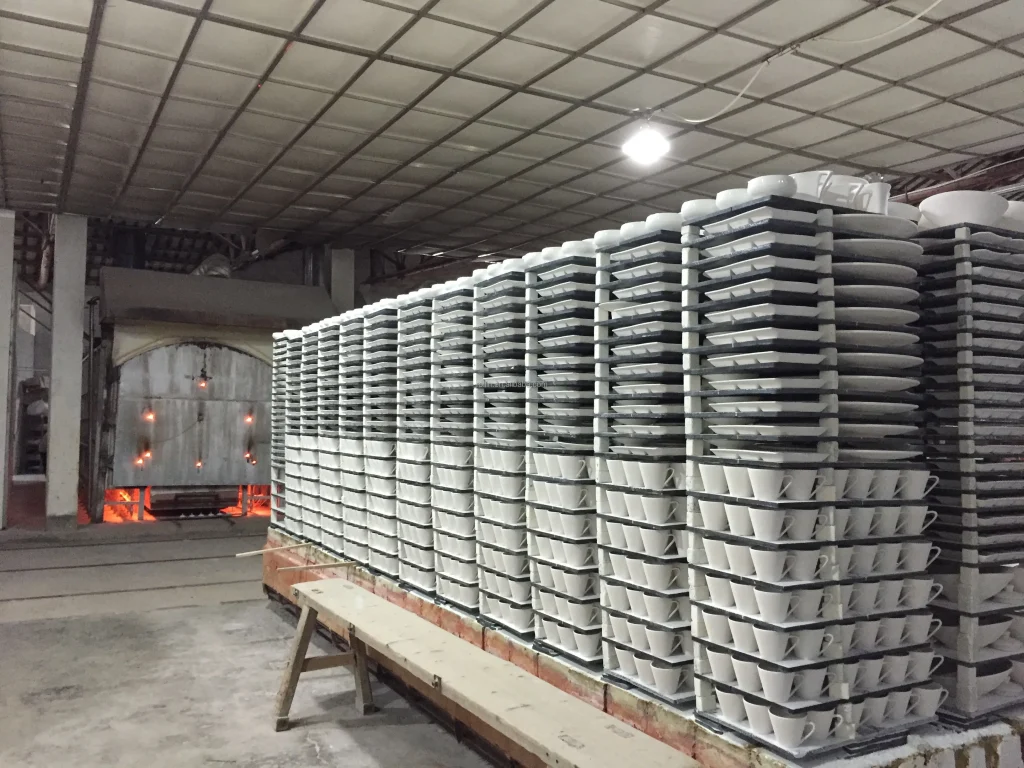 Китайская фарфоровая посуда 5-дюймовые миски Керамическая посуда неправильного дизайна Десертные миски Сервировочные блюда для ресторана