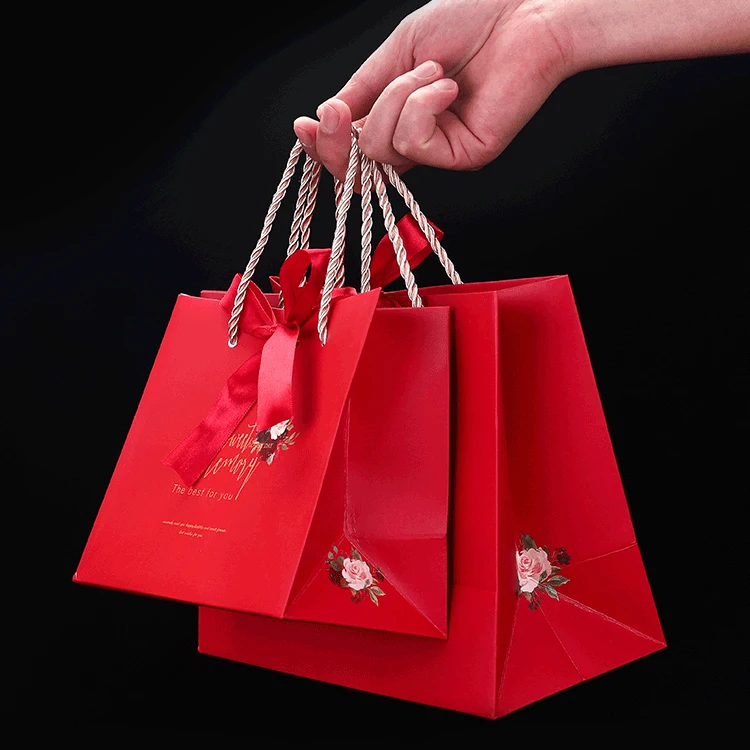 Индивидуальная печать небольшая красная розничная ручка для веревки из бумаги китайская лунная новогодняя бумага для покупок с ручками и логотипом