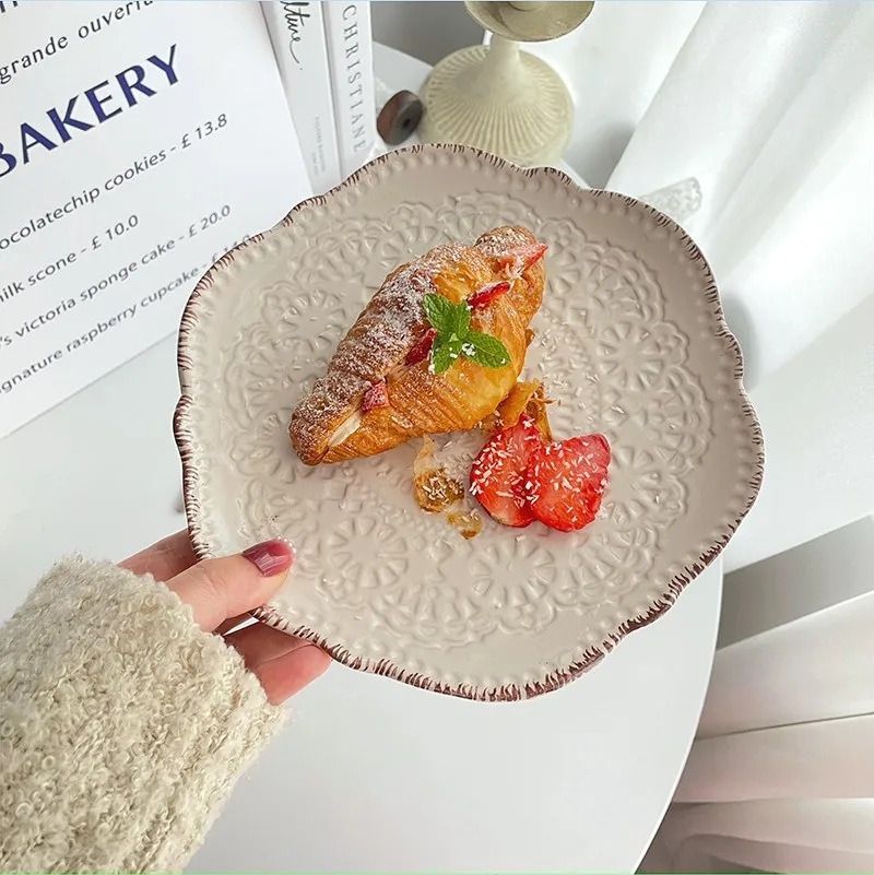 Wholesale French Court Style Cream Lace Plate Ins Ceramic Retro Relief Pasta Dish Fruit Dessert Plate