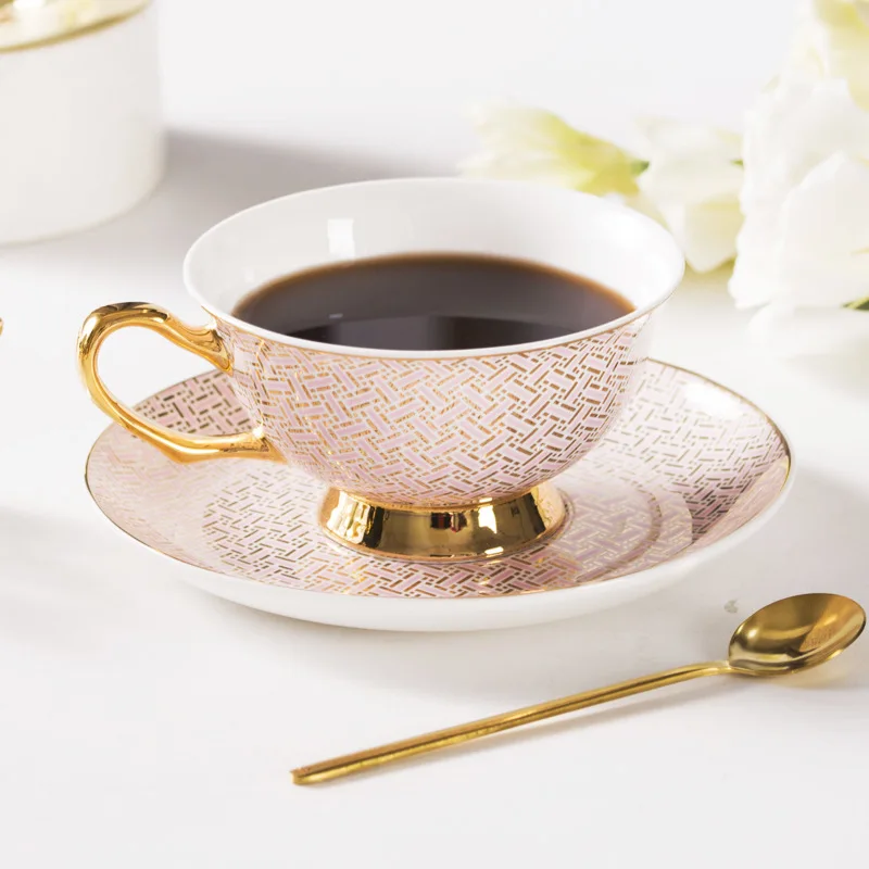 Top Sale Solid Pink Ceramic Luxury Coffee Cup Handpainted with Ecological Real Gold Handle Tea Cups & Saucers