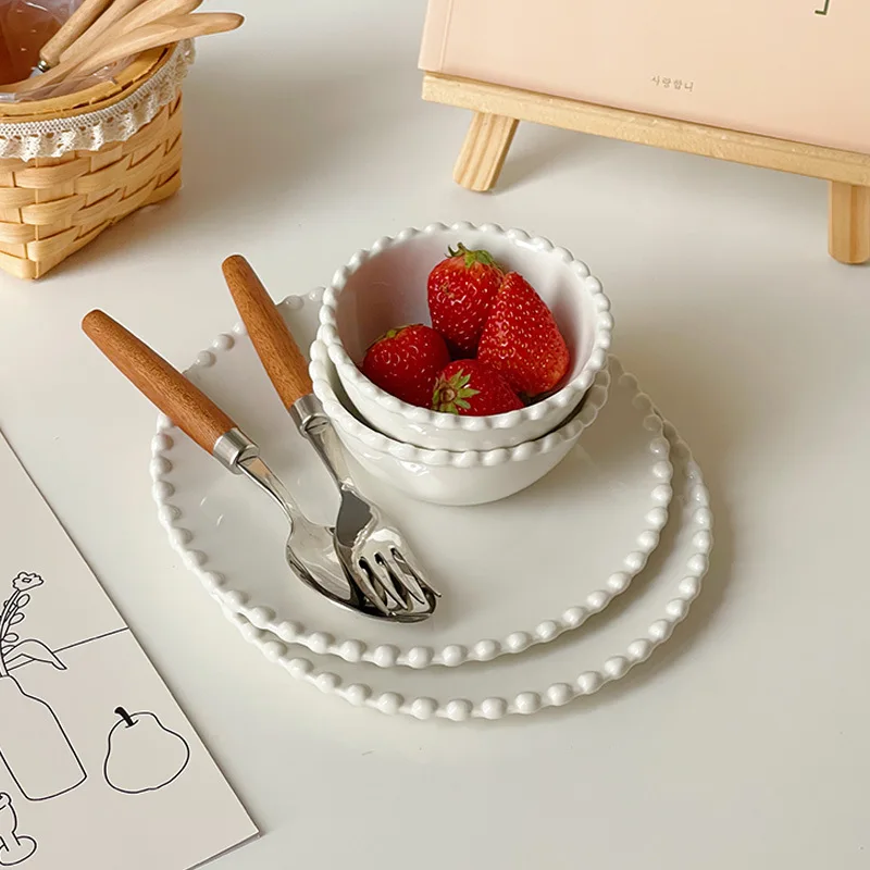 Simple Relief Wholesale Ceramic Dinnerware Set Round Pattern Plate Dish Bowl for Hotel Restaurant Christmas or Baby’s Use