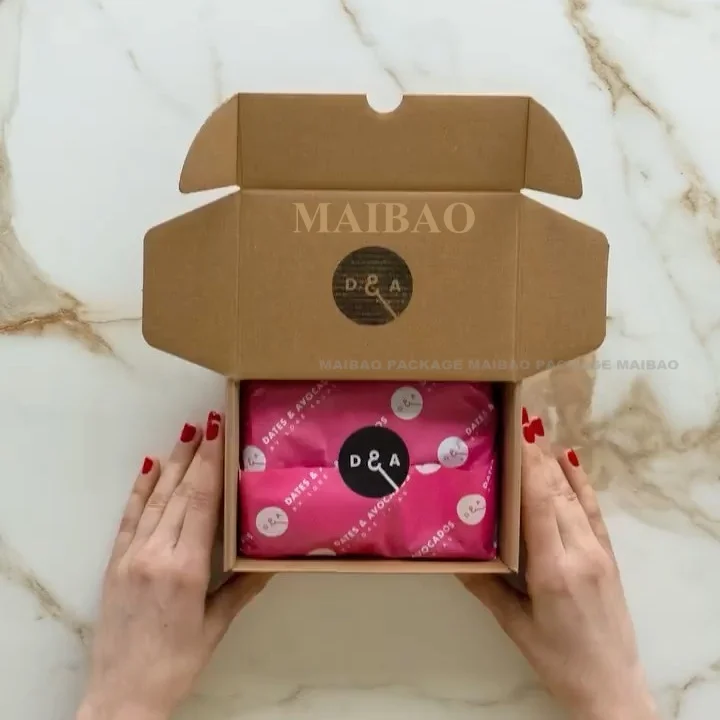 Пользовательская переработка Уход за кожей Красота Ювелирные изделия Бумажная коробка с логотипом Портативная крафт-гофрированная подарочная одежда Почтовая упаковка Тайная коробка