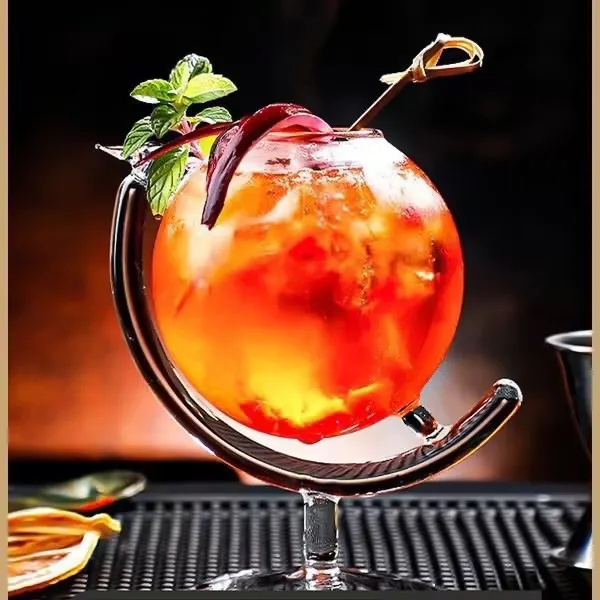 Creative Cocktail Glass Bar Celebrity Personality Western Restaurant Cold Drink Glass Juice Glass Cups With Lids and Straws