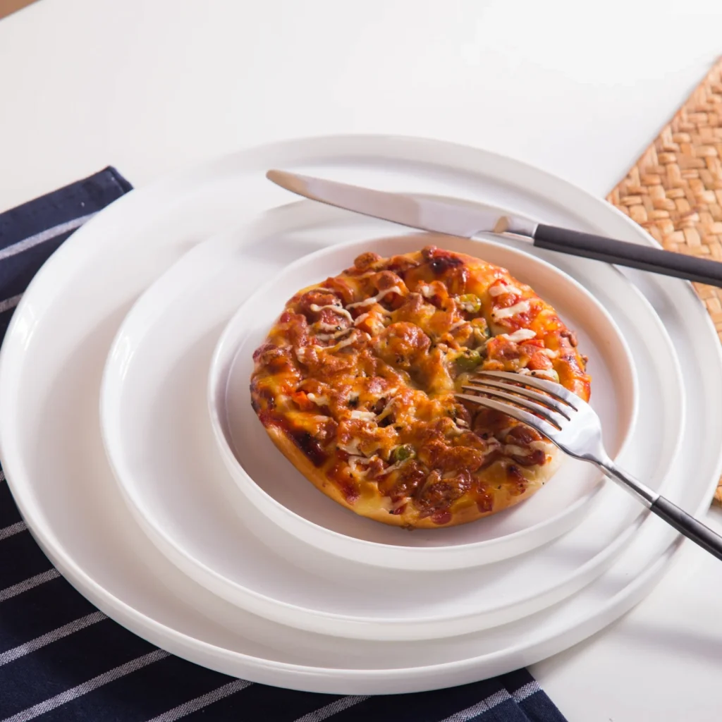 Фарфоровая посуда для пиццы и салата, оптовая продажа, белая круглая посуда в скандинавском стиле для дома, ресторана, отеля, свадьбы