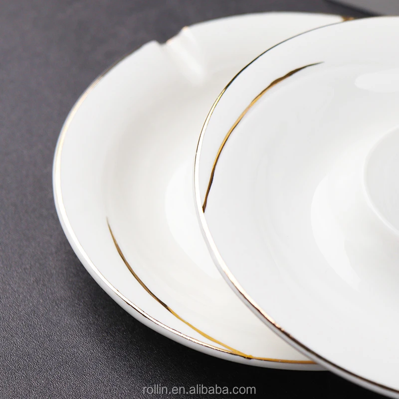 Керамические рождественские наборы для дома Другие фарфоровые роскошные праздничные наборы Полная посуда Деревянная тарелка Посуда из нержавеющей стали