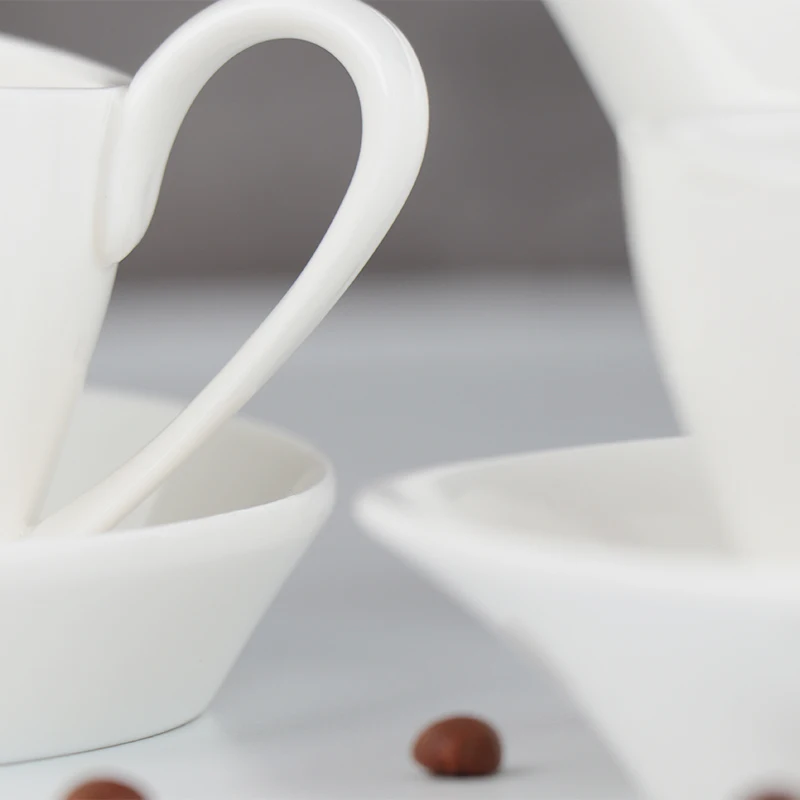 Белый роскошный набор кофейных чашек, арабские фарфоровые чайные чашки и блюдца