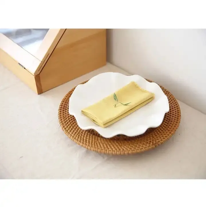 Зарядная тарелка из натурального ротанга в винтажном стиле, тканая подставка для столовых приборов из натурального ротанга, круглые коврики для стола для демонстрации тарелок с едой