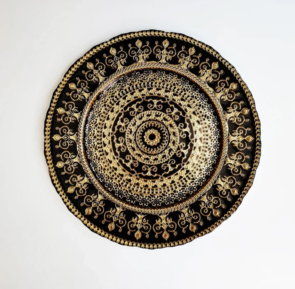 Оптовая продажа 12-дюймовая стеклянная зарядная пластина с нерегулярным золотым узором для свадебной банкетной посуды