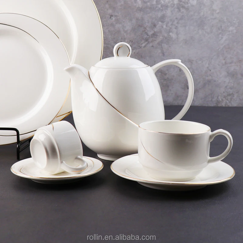 Керамические рождественские наборы для дома Другие фарфоровые роскошные праздничные наборы Полная посуда Деревянная тарелка Посуда из нержавеющей стали