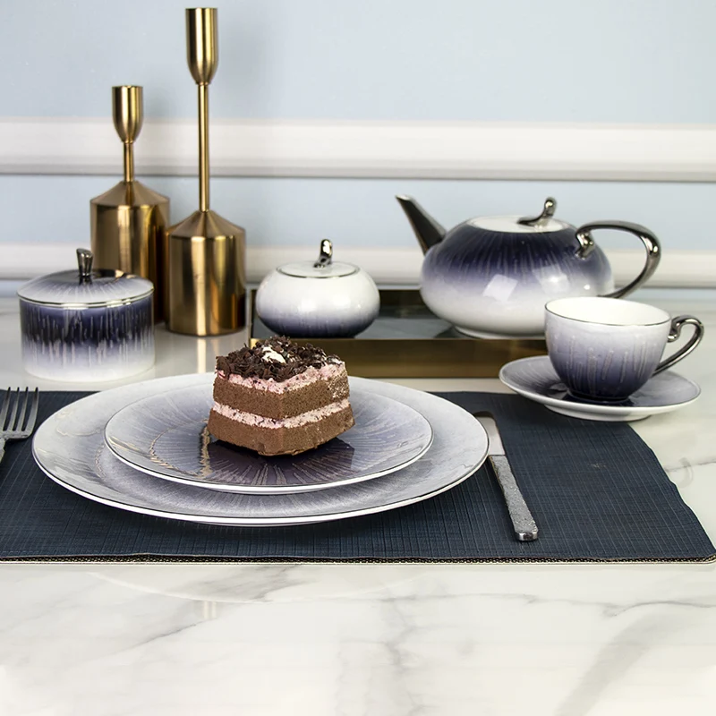 Оптовый производитель столовой посуды для отелей Фиолетовая столовая посуда Набор посуды из костяного фарфора в европейском стиле Тарелка из костяного фарфора